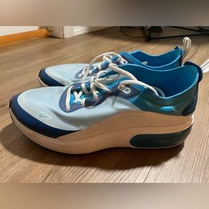 Nike Women’s Air Max Dia Size 8